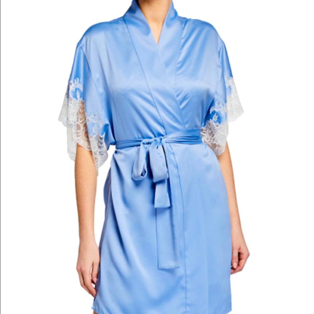 NWT Natori Feather Lace Trim Satin Robe